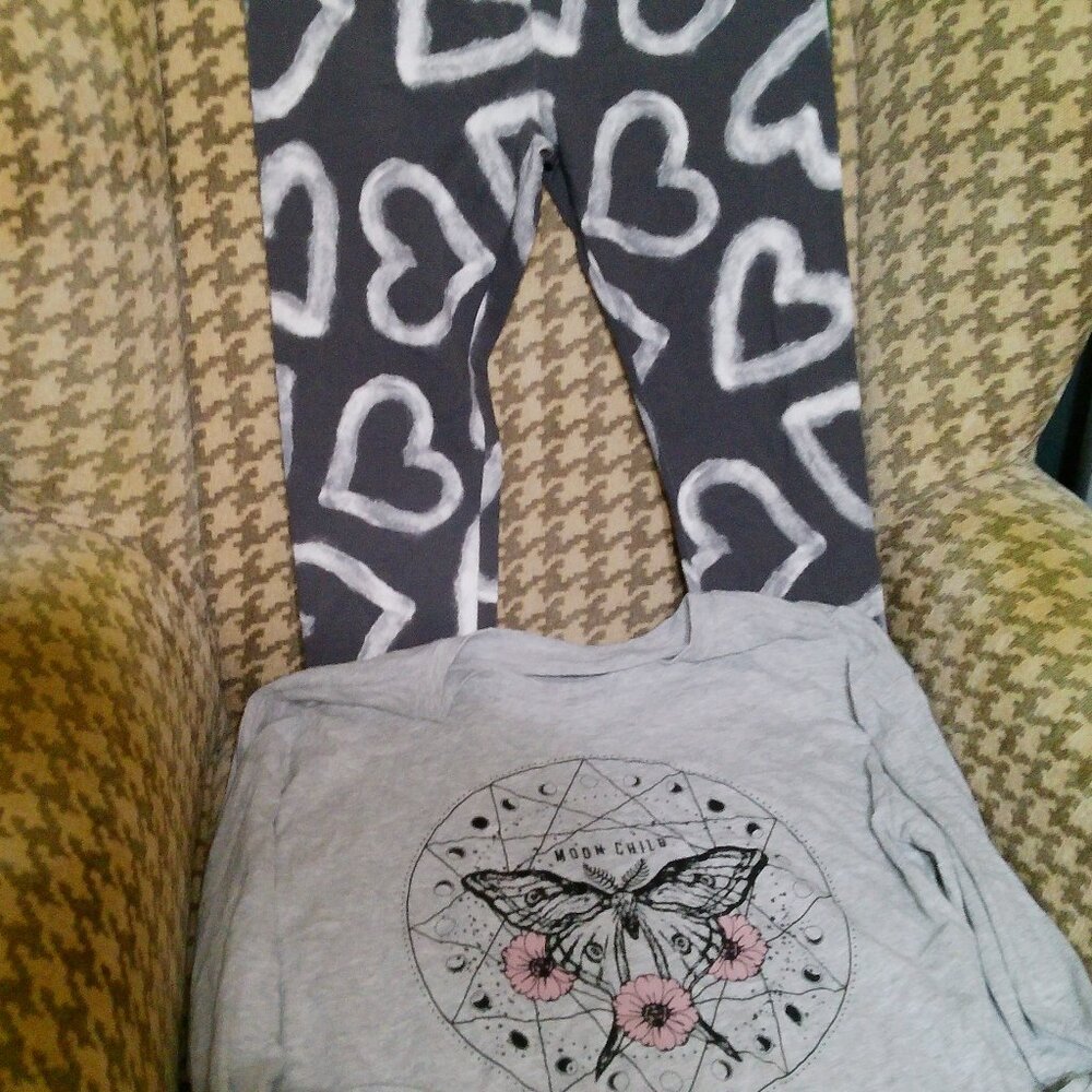 2 PC LOT WILD FABLE LEGGINGS SIZE MED WEEKEND SOUL TOP SIZE MED